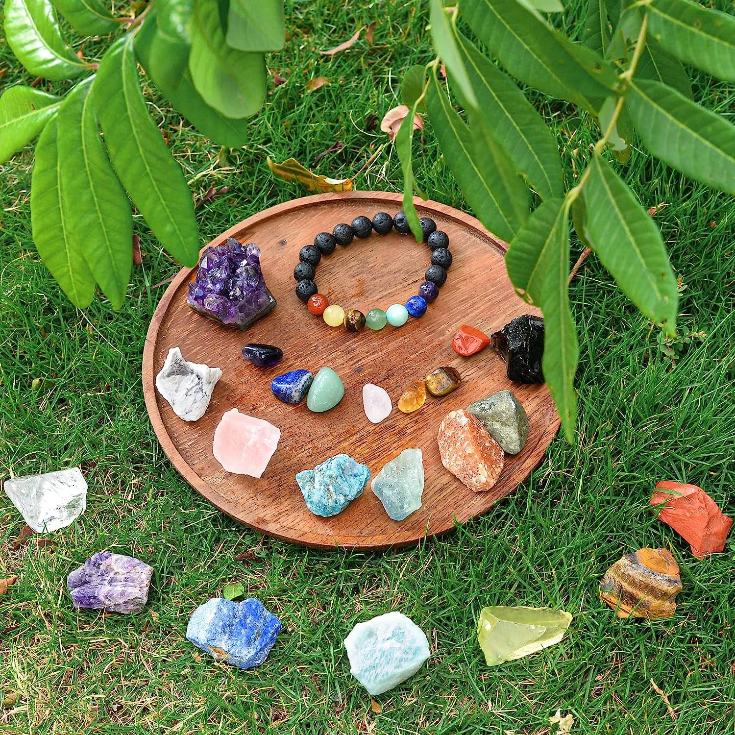 AOOVOO 26-Piece Healing Crystals and Stones Gift Set with 7 Raw Chakra Stones, 7 Tumbled Gemstones, Amethyst Necklace, Selenite Plate, Lava Bracelet, Clear Quartz, and Gift Box